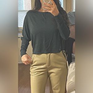 Aritzia Wilfred free mid crop Top